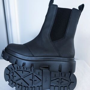 TOMS Women's Black Chelsea Boots